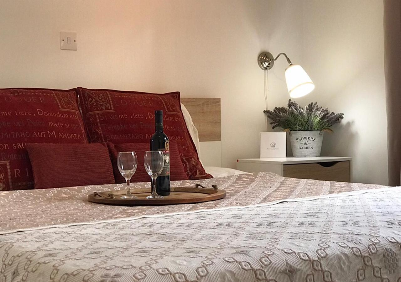 Royal Sunset Studios & Apartments Limassol Ngoại thất bức ảnh