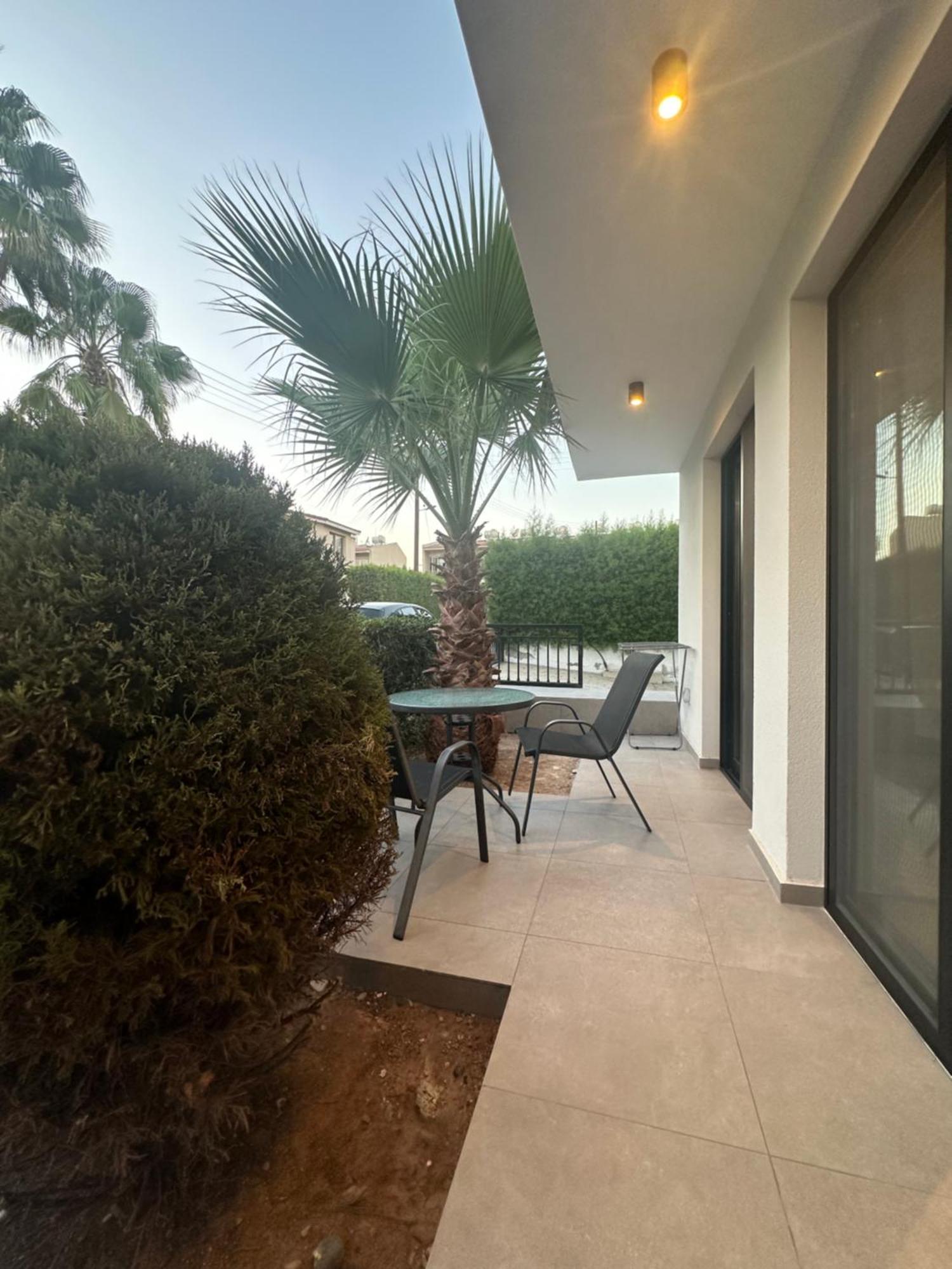 Royal Sunset Studios & Apartments Limassol Ngoại thất bức ảnh