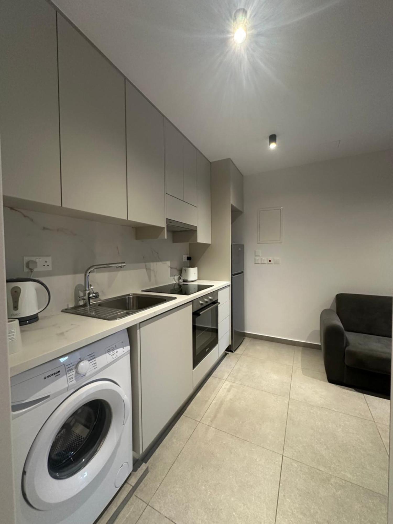 Royal Sunset Studios & Apartments Limassol Ngoại thất bức ảnh