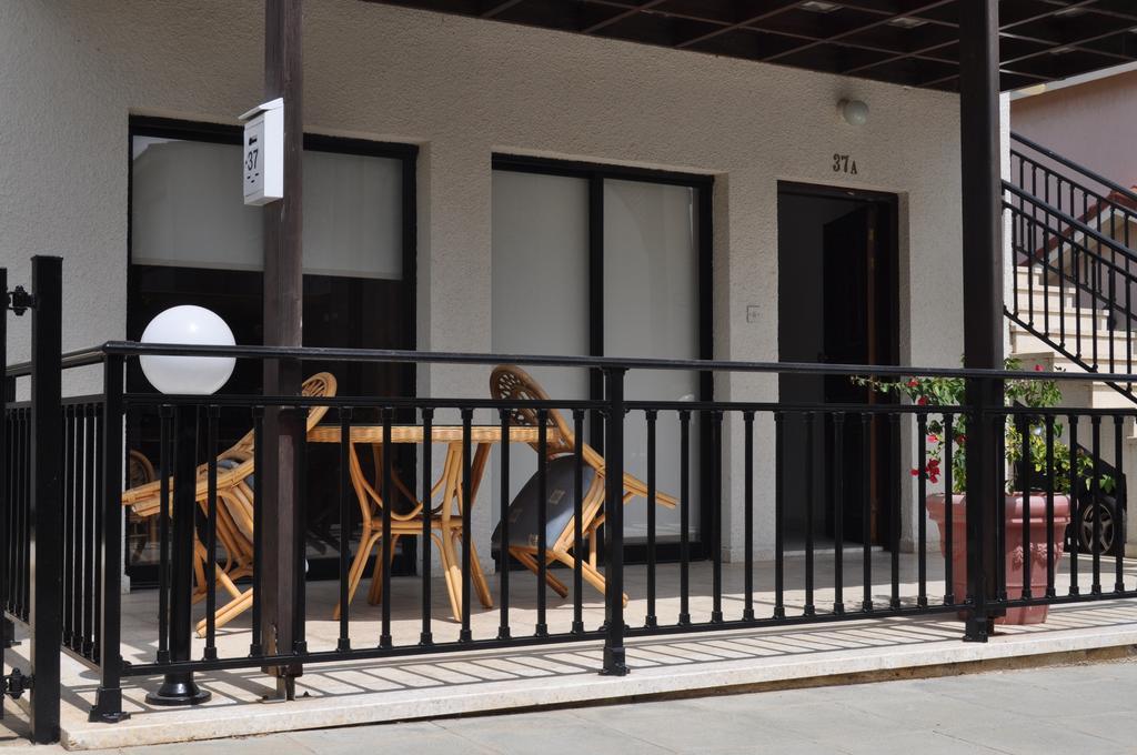 Royal Sunset Studios & Apartments Limassol Ngoại thất bức ảnh