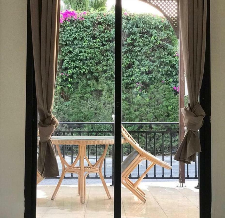 Royal Sunset Studios & Apartments Limassol Ngoại thất bức ảnh