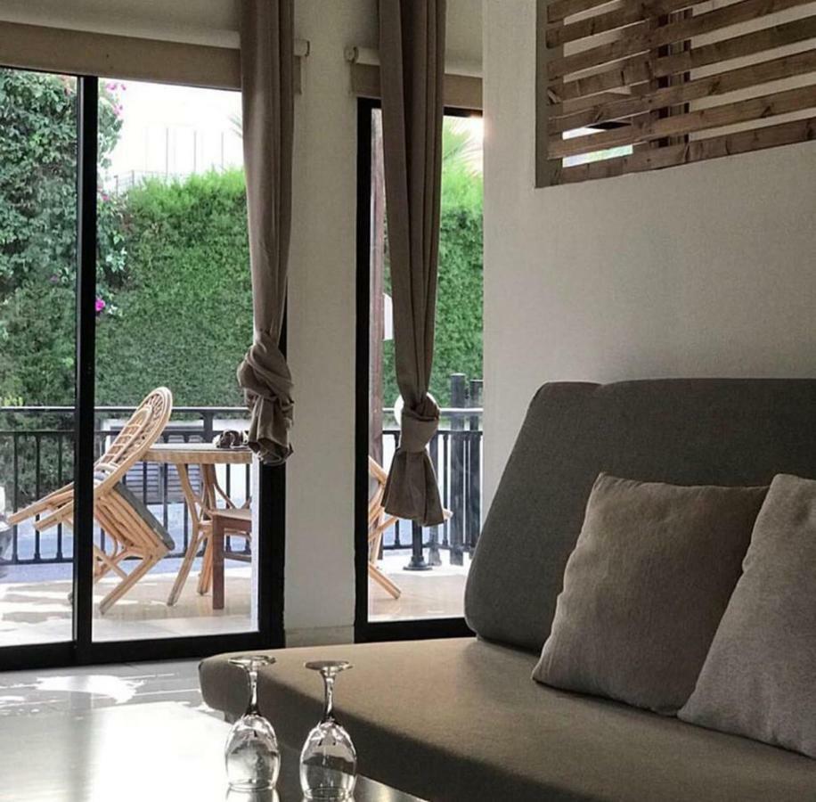 Royal Sunset Studios & Apartments Limassol Ngoại thất bức ảnh